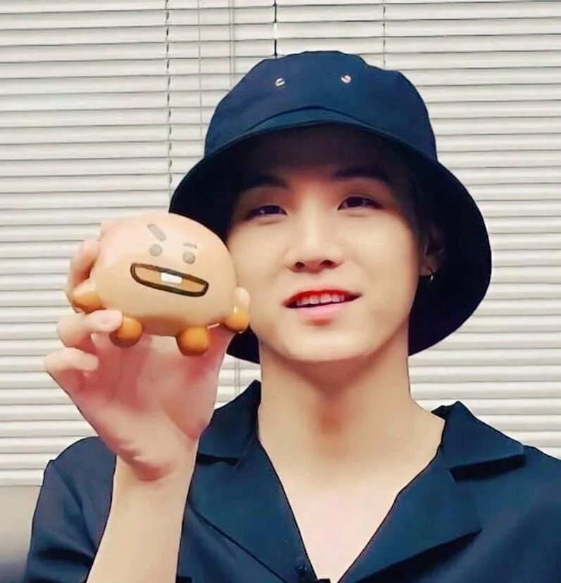 公式 BTS bt21 SHOOKY ユンギ SUGA キーリングレインボー